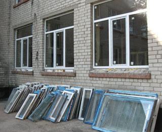 В 224 школах и детсадах Волгограда заменят окна
