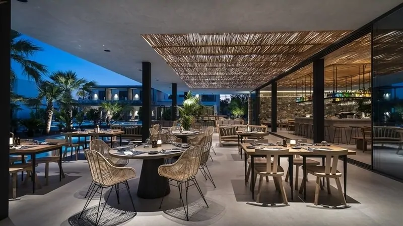 Ресторан отеля Caravia Beach Junior, о.Кос, Архитектор: Mastrominas Architecture. © Alumil  