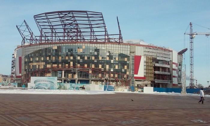 Фото: остекление внешнего фасада стадиона