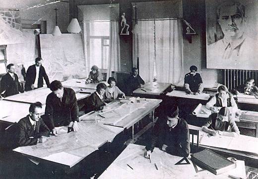 фото: одна из мастерских в Институте Генплана Москвы в 50-е годы
