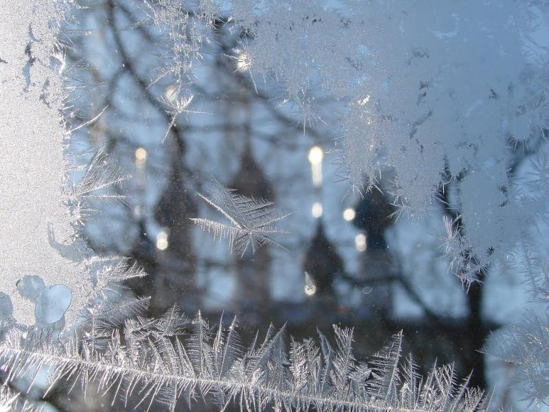 фото: все реже приметой Крещения становится морозный узор на окнах, © 