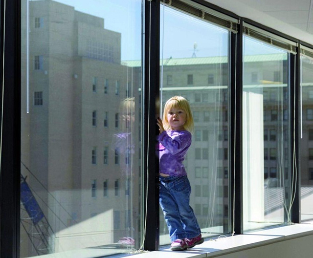 Детская безопасность на балконе, остекление балконов