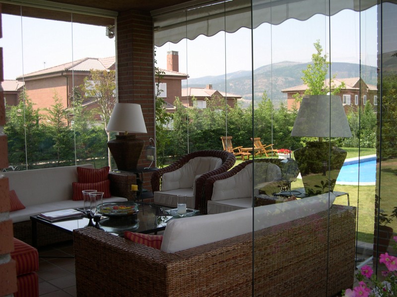 Остекление крыльца 