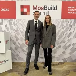 Видеоинтервью с Яковом Сыромятниковым, директором MosBuild, к 30 юбилею выставки