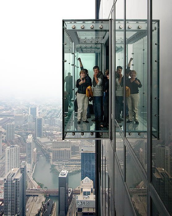 Фото: смотровая площадка со стеклянными балконами в Чикаго 