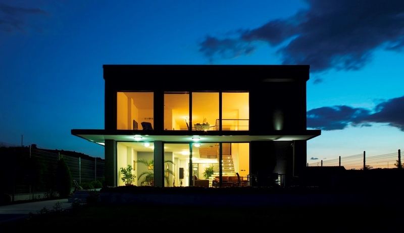 Фото: панорамные окна REHAU GENEO RAU-FIPRO X – решение для фешенебельных домов*