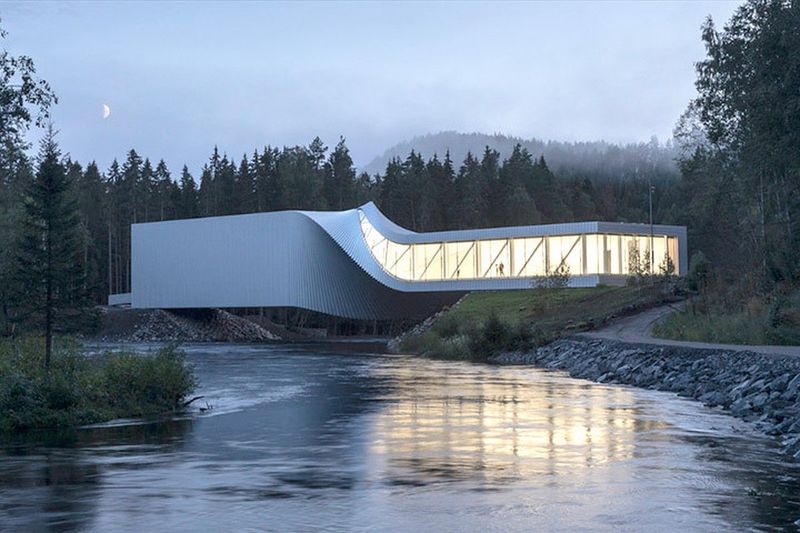 Фото: «Перекрученный» мост в Норвегии 