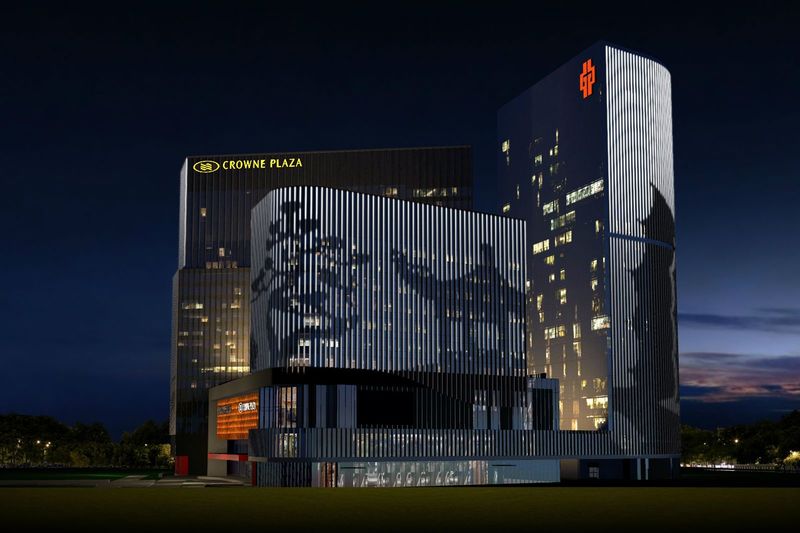 Фото: по проекту фасад здания «Парк Хуамин» украсят огромные медиа-экраны из ламелей, 