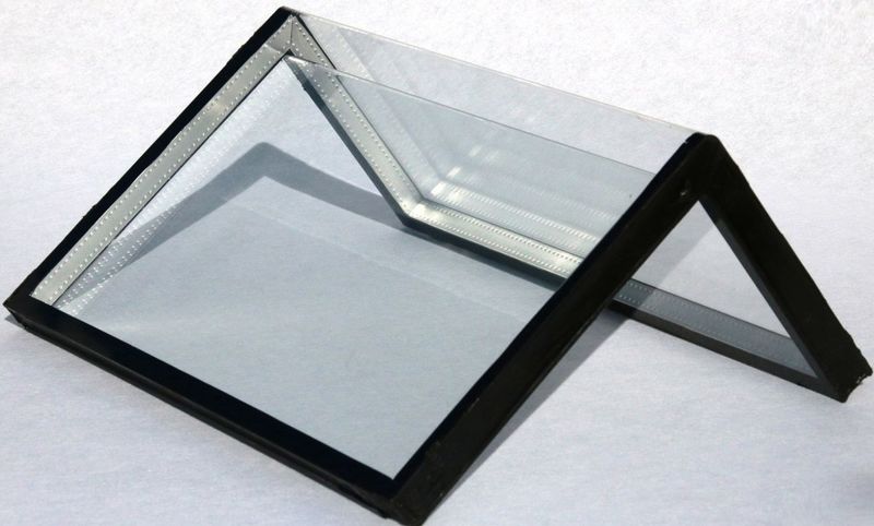 Фото: новейшая технология, когда под углом 90° изгибается само стекло. Из согнутого стекла собирается стеклопакет, © 