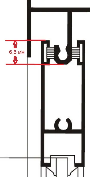 Фото: глубина захода направляющих внутрь алюминиевой раздвижной створки, 