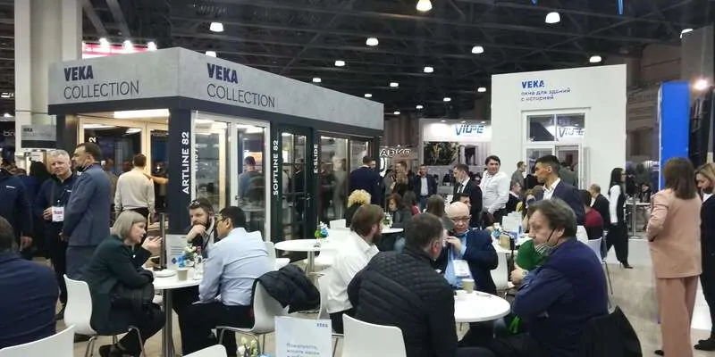 Фото: стенд компании VEKA, 