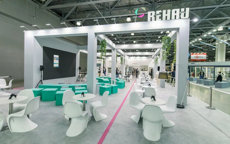 Фото: новый дизайн стенда REAHAU, 