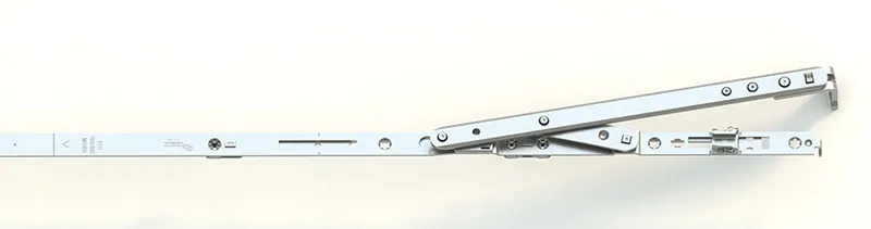 Фото: поворотно-откидные ножницы имеют фиксатор при полном откидывании створки, © futuruss.ru 