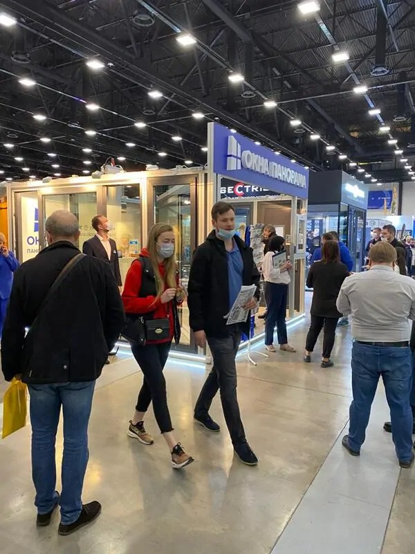 Фото: Окна Панорама на выставке «Строим дом» , © Deceuninck