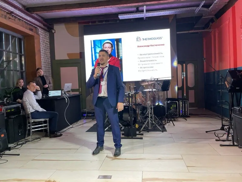 Фото: Александр Костюченко – основатель  компании Термо Глас и изобретатель обогреваемых стеклопакетов, © oknamedia