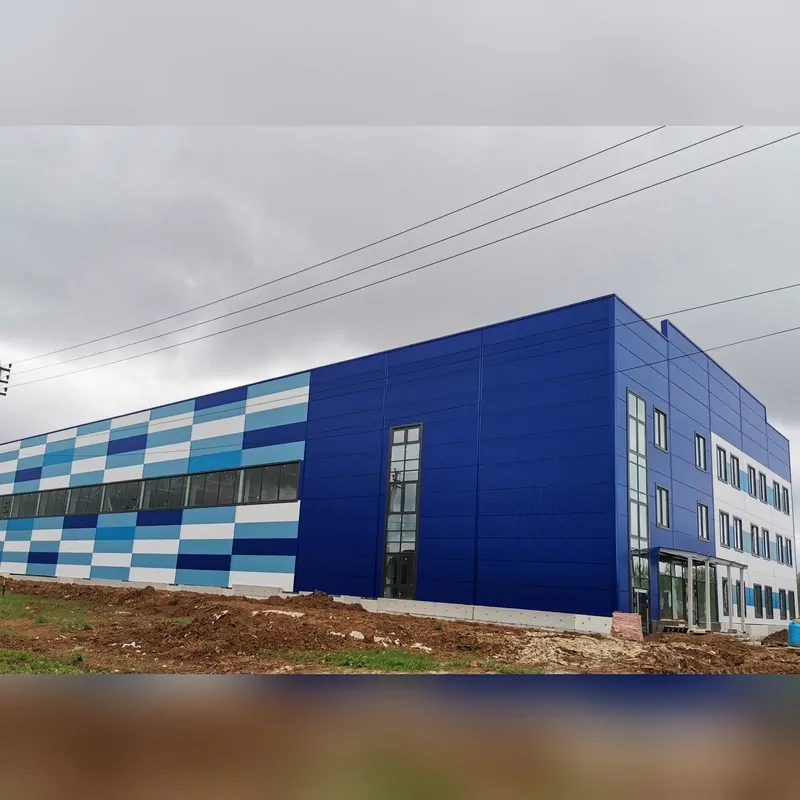 Индустриальный парк с окнами Декёнинк. © Deceuninck