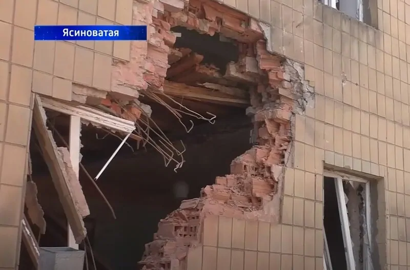 Фото: 8 апреля в Ясиноватой украинские военные разбомбили детскую больницу, © news front