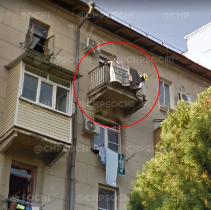 Фото: вид балкона дома в Сочи до обрушения, © sochistream.ru