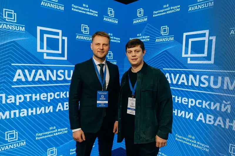 Собственники компаний «Futuruss» Юрий Бешенцев (справа) и  «Авансум» Виктор Белягов (слева). © Futuruss  