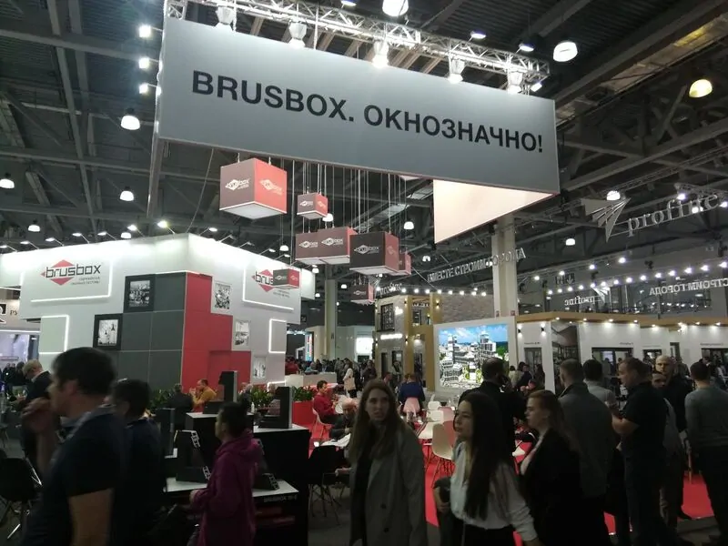 Фото: стенд Brusbox на Mosbuild 2023, © oknamedia