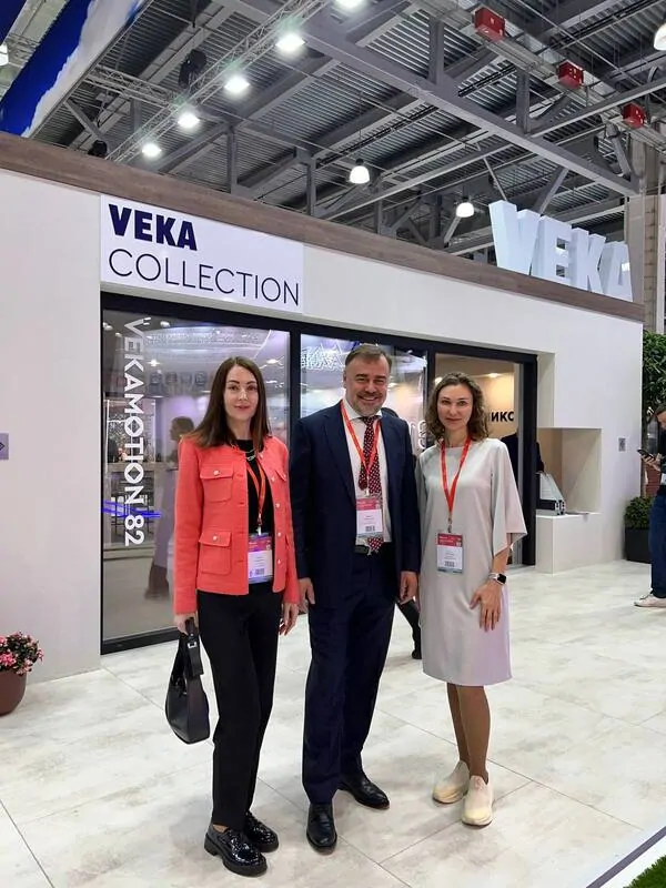 Фото: ОКНА МЕДИА в гостях у VEKA  с Андреем Таранушичем на Mosbuild 2023, © oknamedia