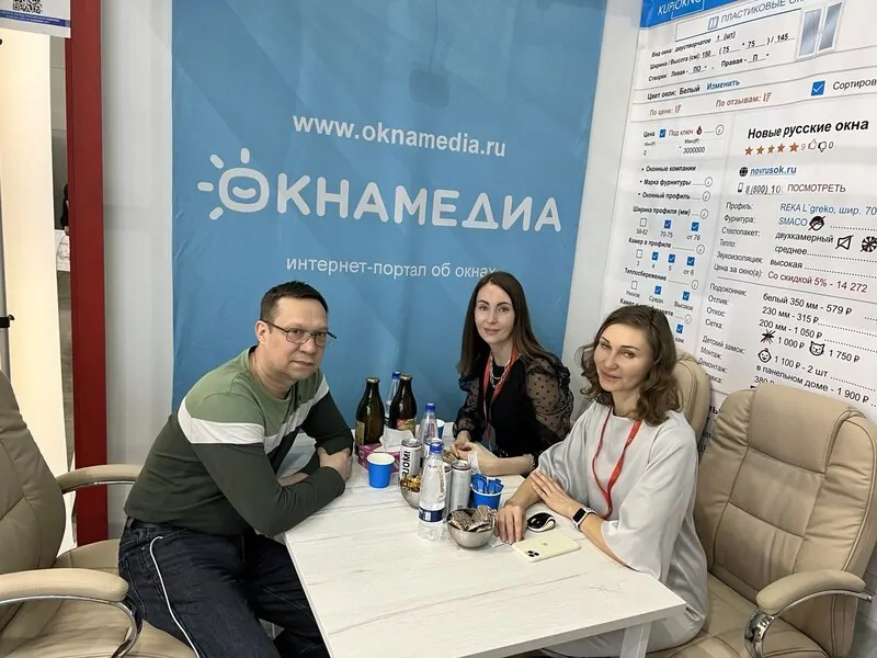Фото: компания Арт-Декор в лице Дмитрия Погорелова  в гостях у ОКНА МЕДИА, на Mosbuild 2023, © oknamedia