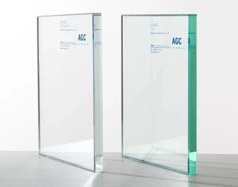 Фото: просветленное нейтральное (слева) стекло от компании AGC, © agc
