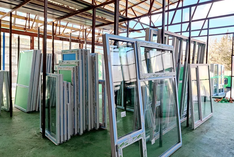 Площадка отгрузки готовых окон потребителям. © exprof 