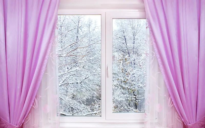 Зимой на окна бывают большие скидки. © Depositphotos.com 