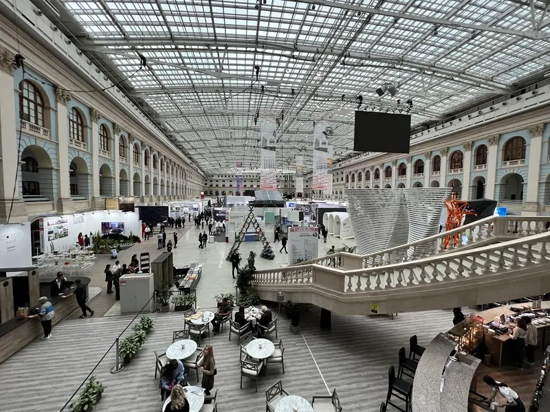 Фестиваль-выставка Зодчество 2023 в Гостином дворе в центре Москвы. © oknamedia 