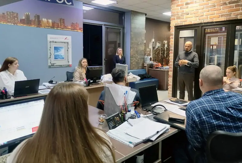 Представитель Экспроф проводит семинар на одном из оконных заводов Самары. © exprof 