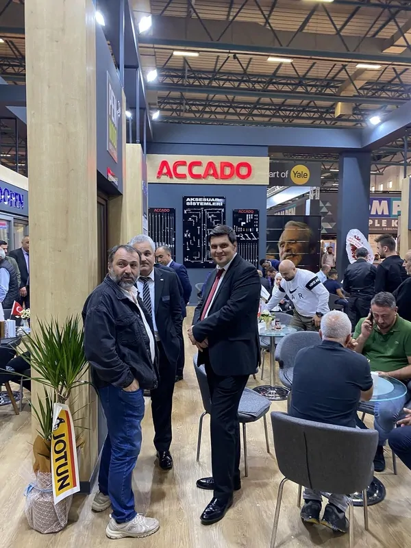 Стенд турецкой компании ACCADO, выпускающей оконную фурнитуру и представленной в России компанией Wintech. © oknamedia 