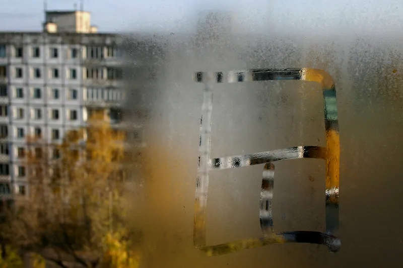 Фото: конденсат на окнах – повод для беспокойства. © Фотобанк Лори 