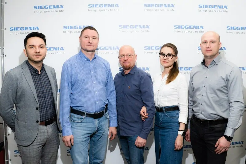 Фото: SIEGENIA Команда компании Консиб и сотрудники московского офиса SIEGENIA 