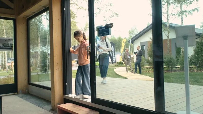 Фото: SIEGENIA Подъемно-сдвижной портал PORTAL HS SIEGENIA, установленный на коттедже «Flex-House» от компании «Бор-строй» 