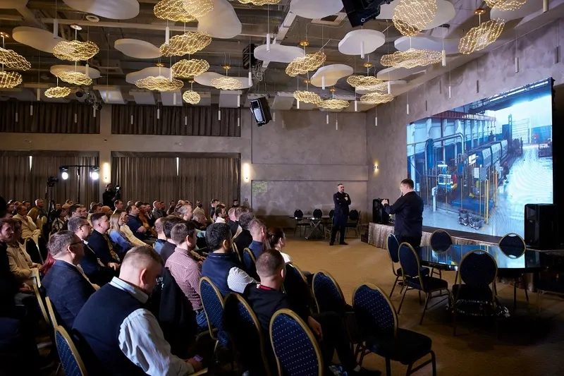 ОКОННЫЙ ФУТУРИЗМ в Казани © FUTURUSS 