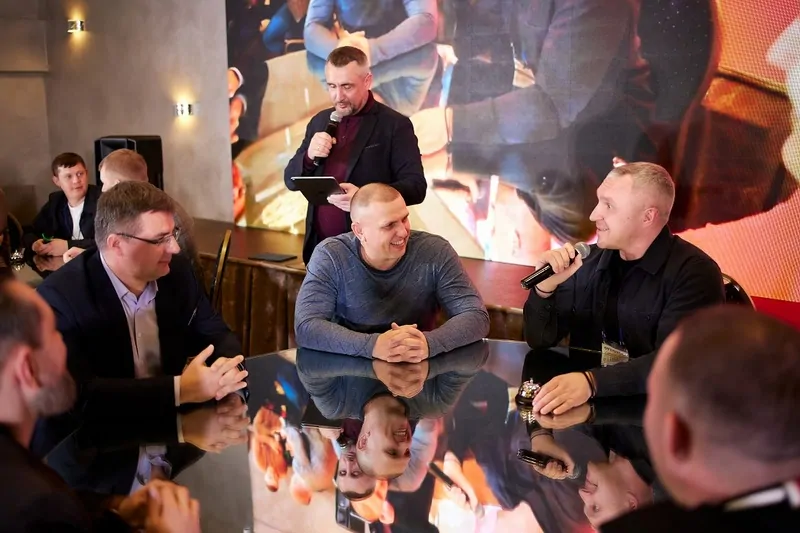 ОКОННЫЙ ФУТУРИЗМ в Казани © FUTURUSS 