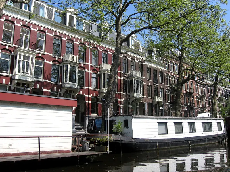 Фото: плавучий дом в Амстердаме. © Фотобанк Лори  