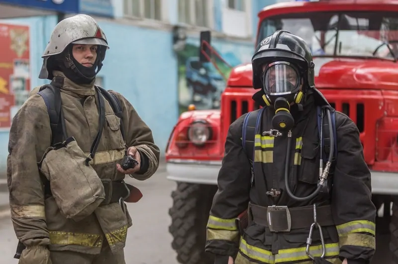 Фото: Выезд пожарных на пожар производства окон © Балашов Олег