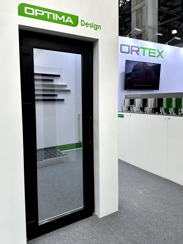 Фото: Входная ПВХ дверь с акрилом, © ORTEX 