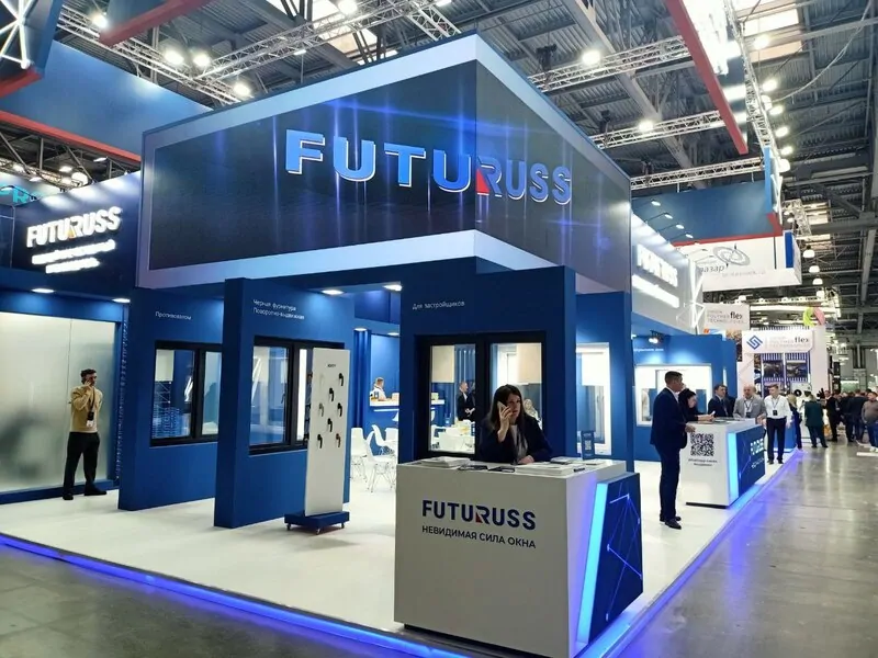 Фото: стенд FUTURUSS на Mosbuild 2024, © oknamedia 