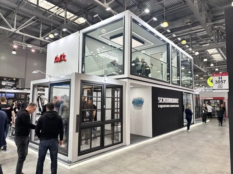 Фото: стенд Schtandart на Mosbuild 2024, © oknamedia 