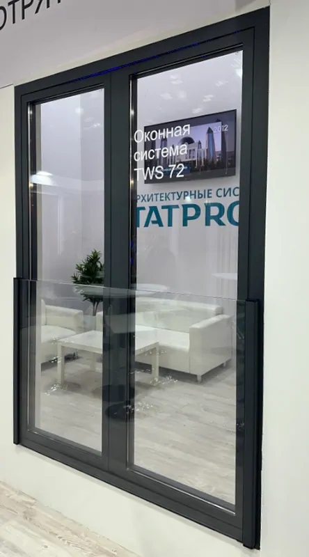 Фото: стеклянное ограждение «французского» окна от Татпроф, © oknamedia