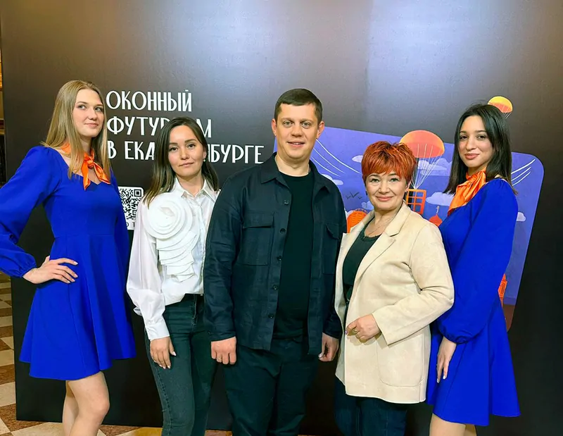 Юрий Бешенцев и коммерческий директор ТД ЭксПроф Алсу Мавлюшева на Оконном футуризме в Екатеринбурге. © exprof 
