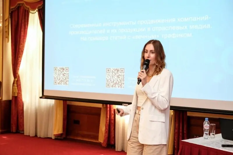 Ольга Чигодайкина на бизнес-завтраке рассказала про инструменты продвижения оконных компаний. © FRC 