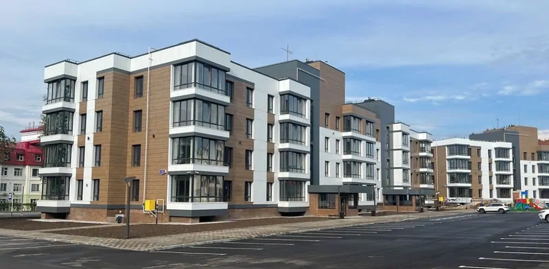 Фото: ЖК «Крона» в городе Ханты-Мансийск с окнами из профиля ORTEX Optima Design © Сайт ГК «КРОНА» 
