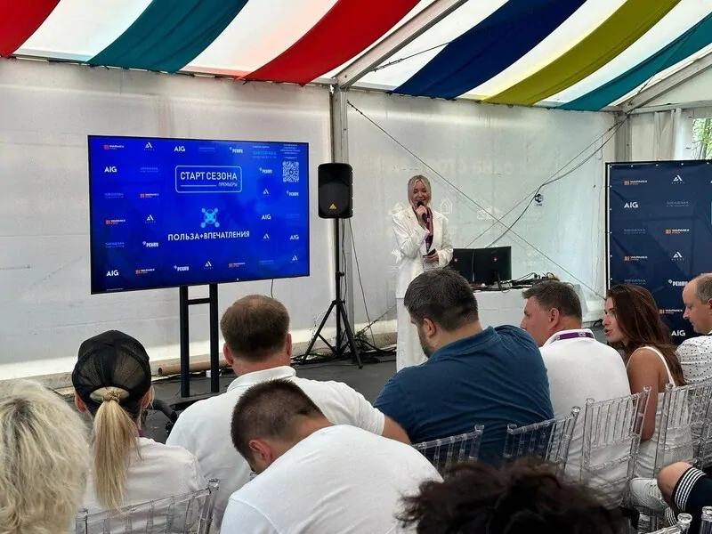 Ольга Иванова открытие конференции Cтарт Сезона, компания SIEGENIA © oknamedia 