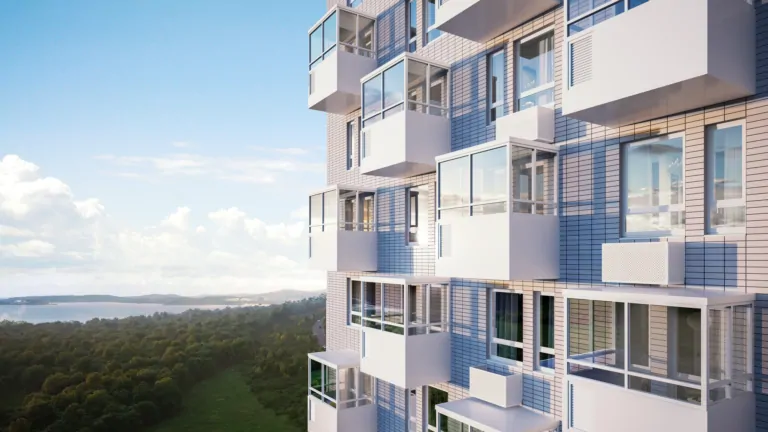 Эксперты технадзора подтвердили – окна подходят для Дальнего Востока, соответствуют нормам и выдерживают повышенные ветровые нагрузки. © SIEGENIA 