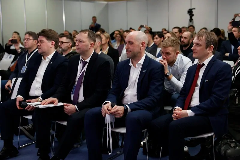 Участники панельной дискуссии на конференции Время стекла © оknamedia   