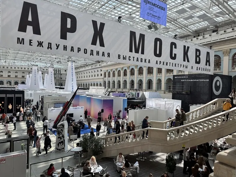 Первый день работы АРХ Москва 2025 - посетителей очень много. © оknamedia   